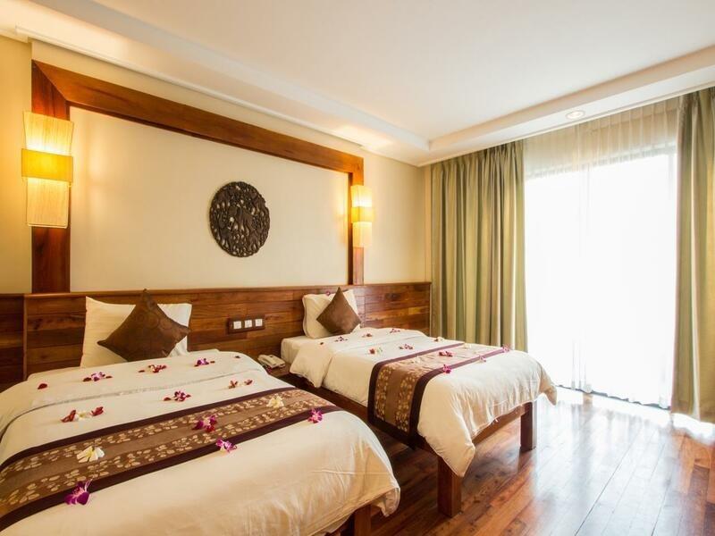 Royal Empire Premium Hotel Сіємреап Екстер'єр фото